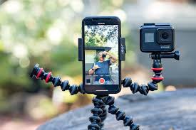 Pros And Cons Of Using A Vlogging Tripod